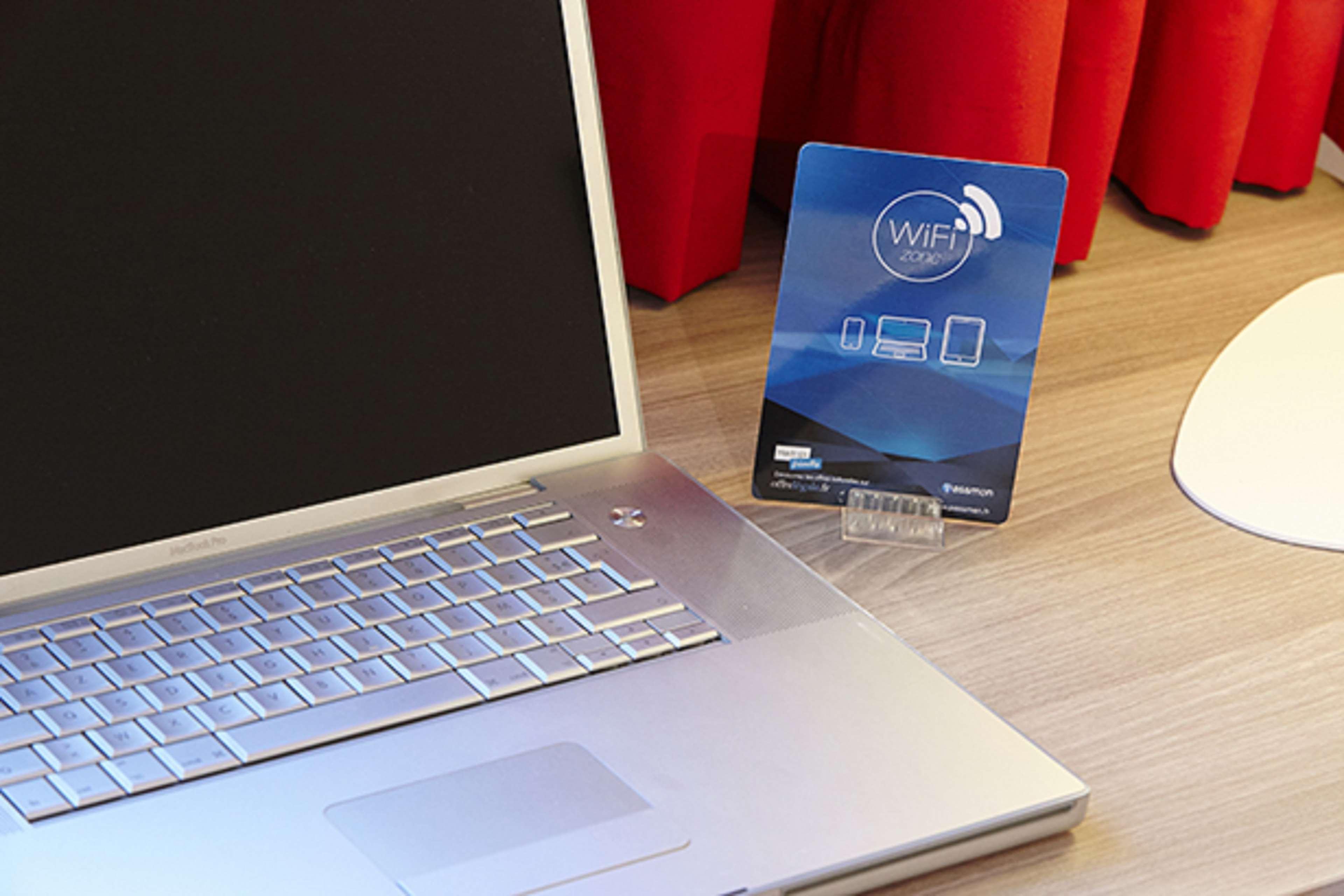 Ibis Lyon Est Meyzieu Hotel Ngoại thất bức ảnh