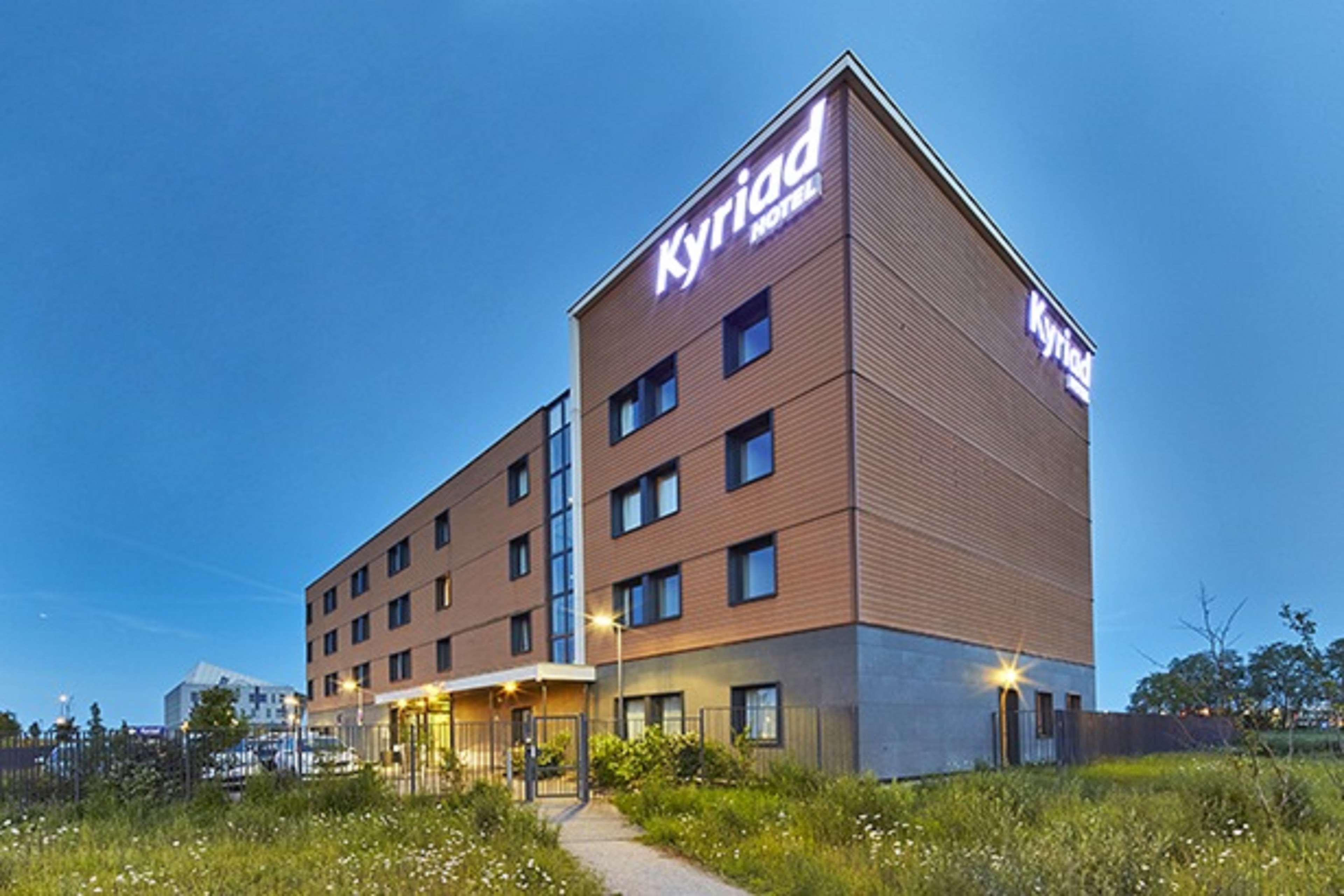 Ibis Lyon Est Meyzieu Hotel Ngoại thất bức ảnh