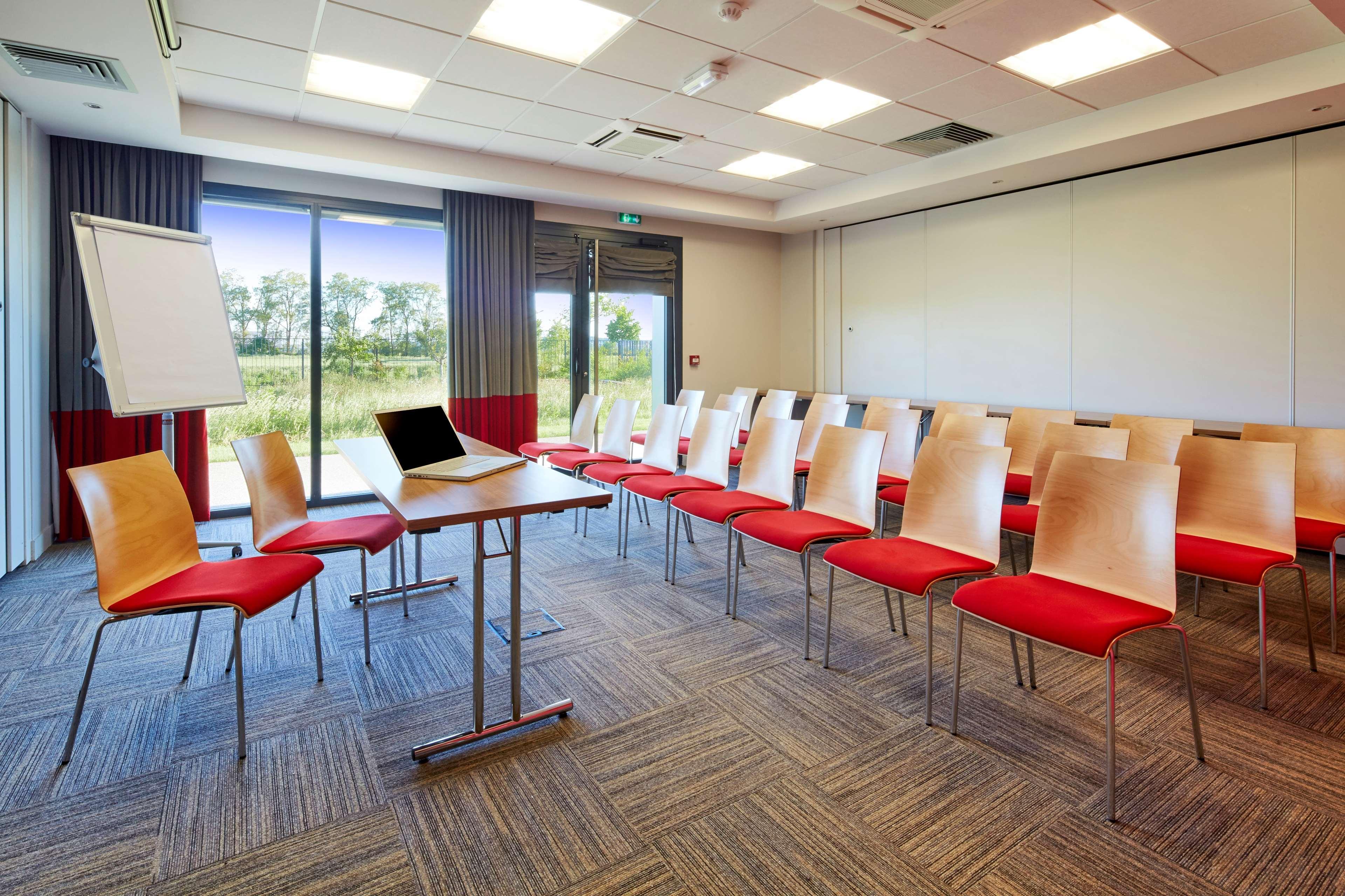 Ibis Lyon Est Meyzieu Hotel Ngoại thất bức ảnh