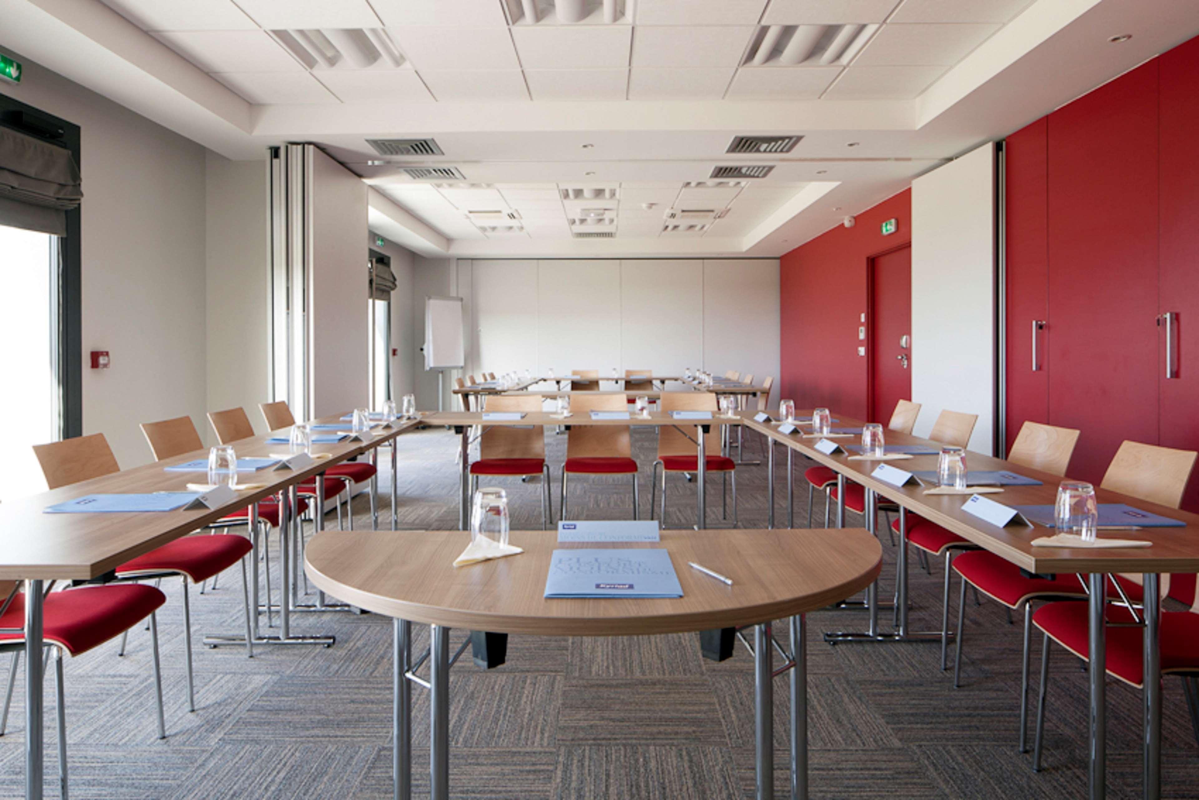 Ibis Lyon Est Meyzieu Hotel Ngoại thất bức ảnh