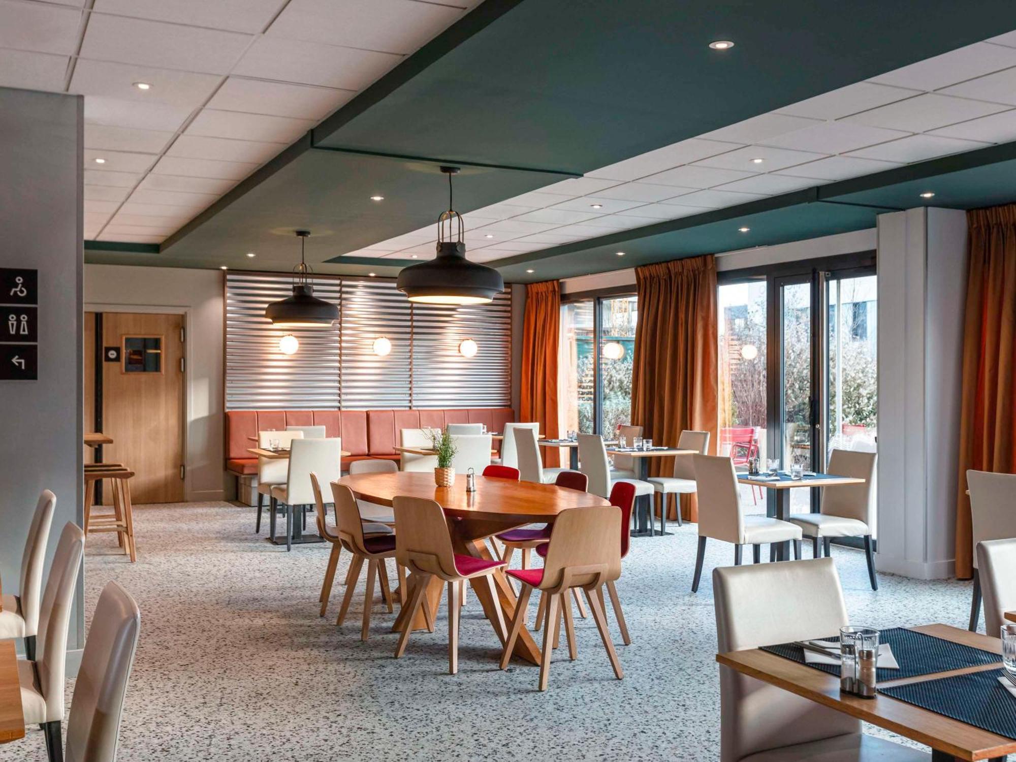 Ibis Lyon Est Meyzieu Hotel Ngoại thất bức ảnh