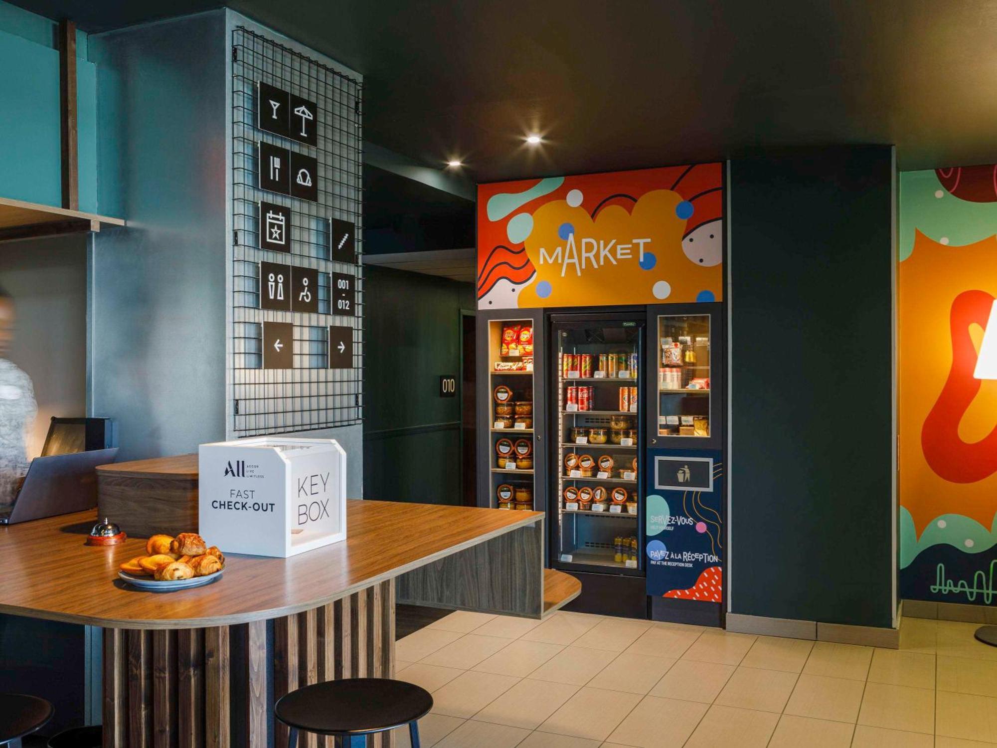 Ibis Lyon Est Meyzieu Hotel Ngoại thất bức ảnh
