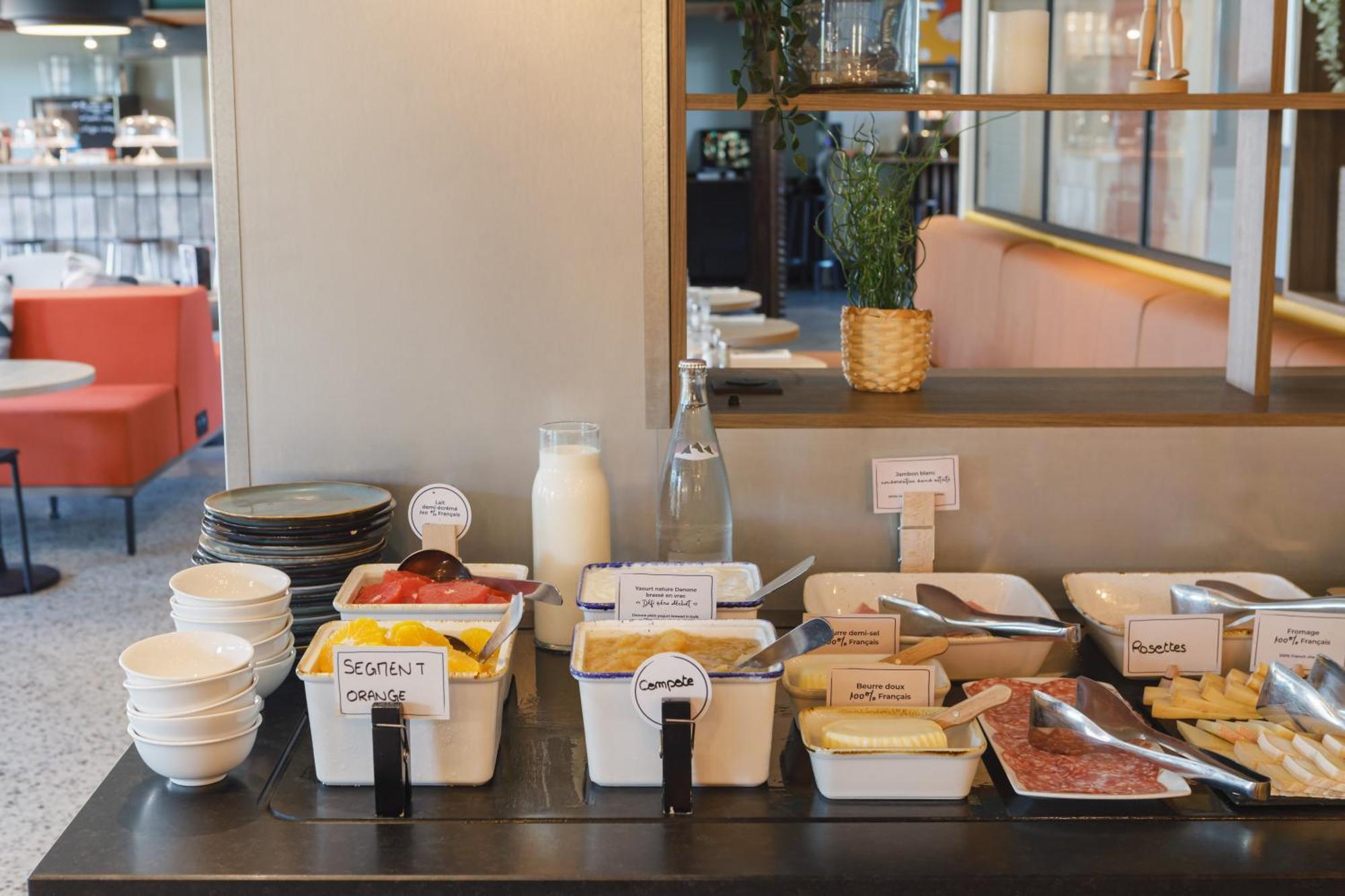 Ibis Lyon Est Meyzieu Hotel Ngoại thất bức ảnh