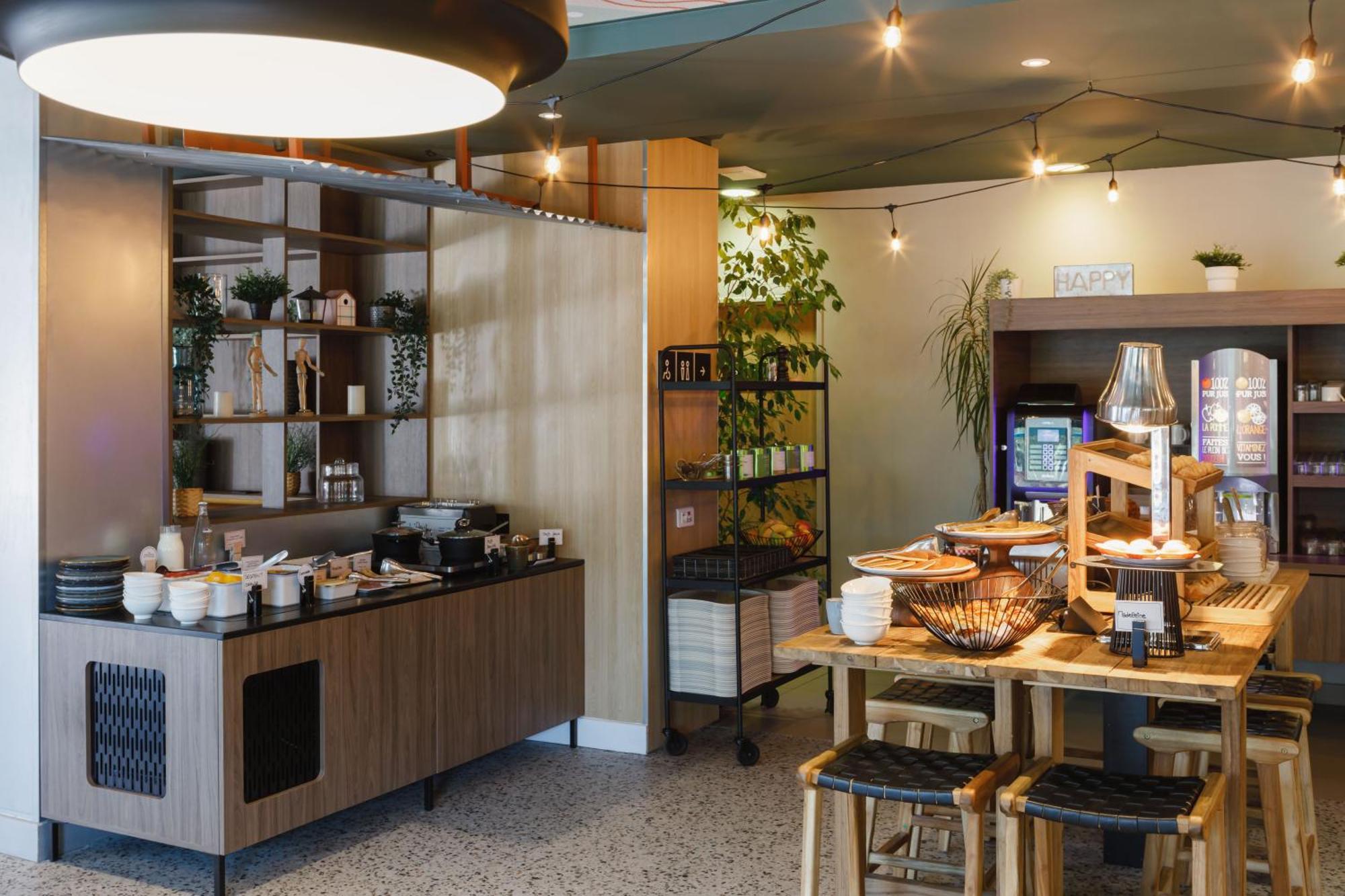 Ibis Lyon Est Meyzieu Hotel Ngoại thất bức ảnh