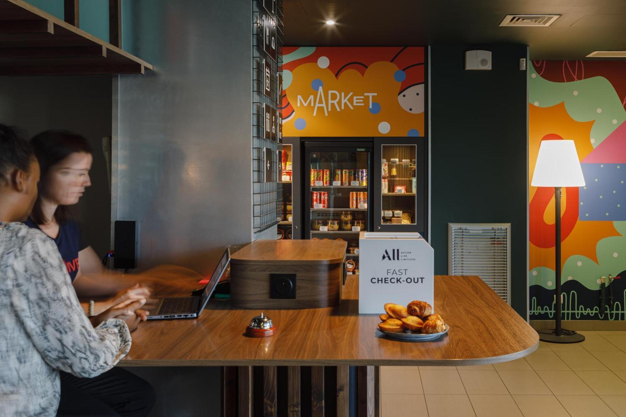 Ibis Lyon Est Meyzieu Hotel Ngoại thất bức ảnh